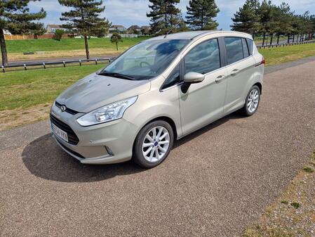 FORD B-MAX 1.0 T EcoBoost Titanium